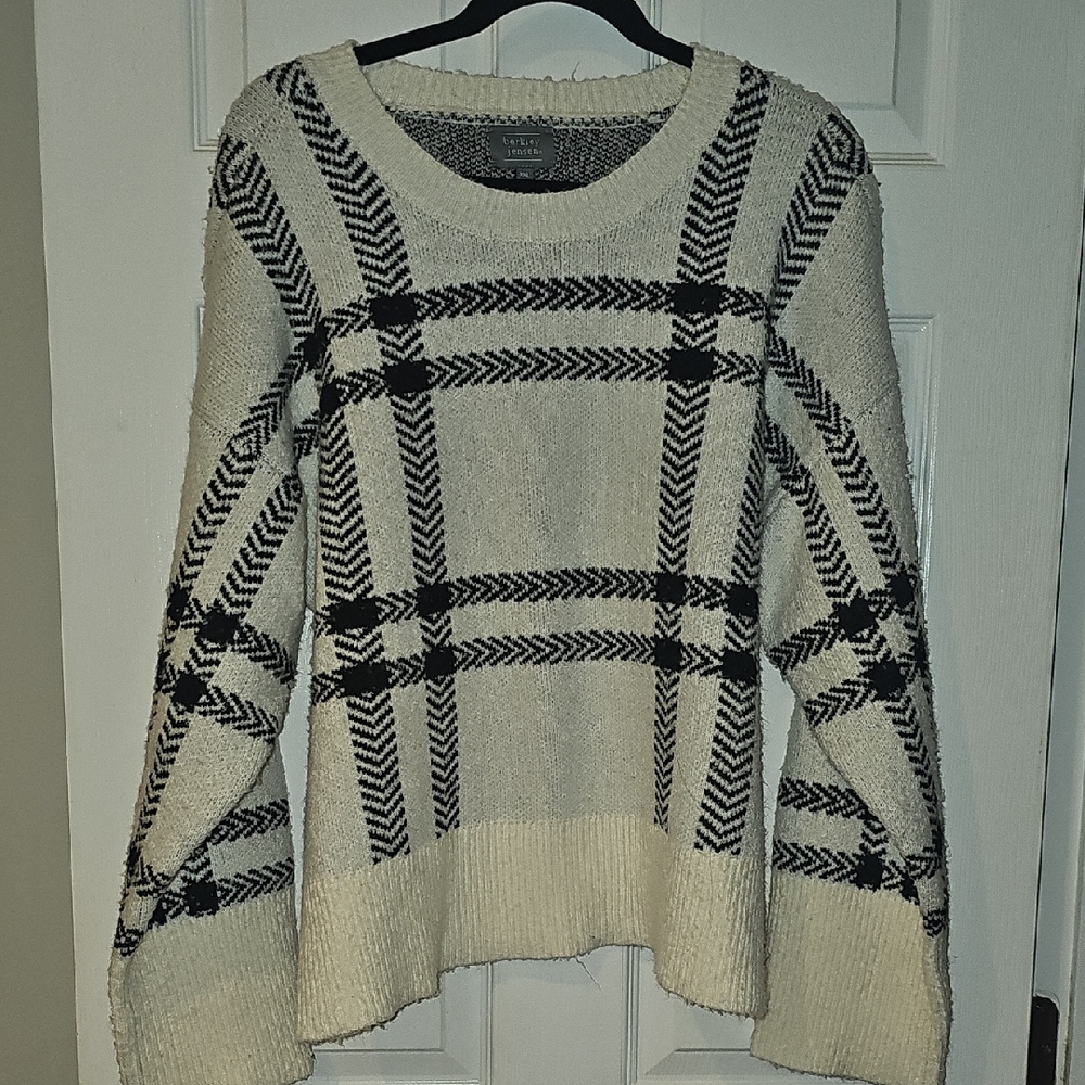 Plaid Crew Neck Sweater in Cream and Black